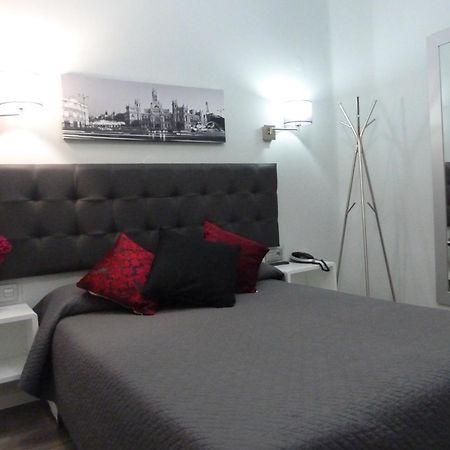Hostal Lauria Мадрид Номер фото