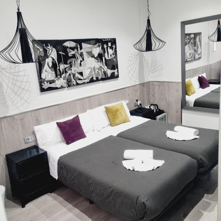 Hostal Lauria Мадрид Экстерьер фото