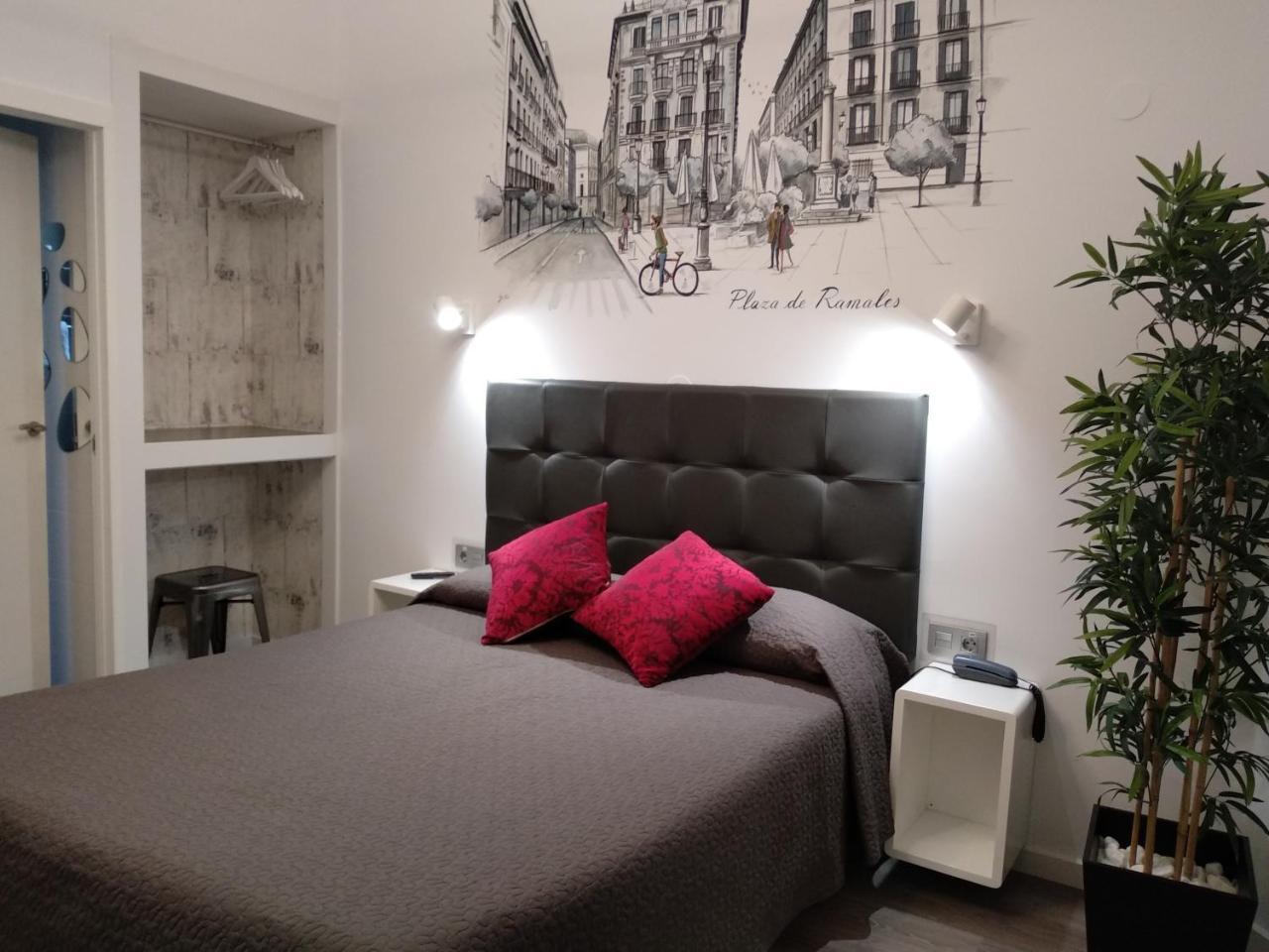 Hostal Lauria Мадрид Экстерьер фото